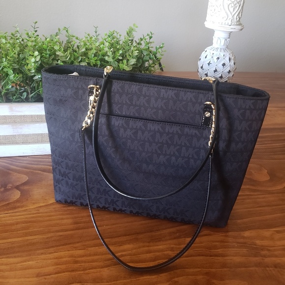 Michael Kors Handbags - Michael Kors Jet Set Chain Tote